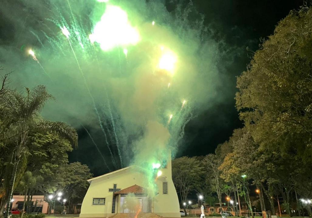 Foto 11 de 18 — Cidade da região faz primeira queima de fogos silenciosa da sua história